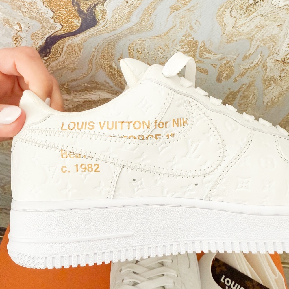 Louis Vuitton X NIKE AIR FORCE 1 Calfskin Monogram Mens Low Top White Sneakers - Picture 8 of 15